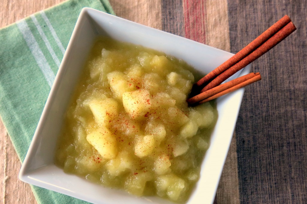 Quick & Easy Homemade Applesauce