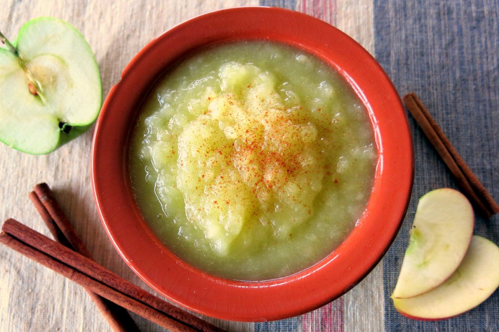 Quick & Easy Homemade Applesauce